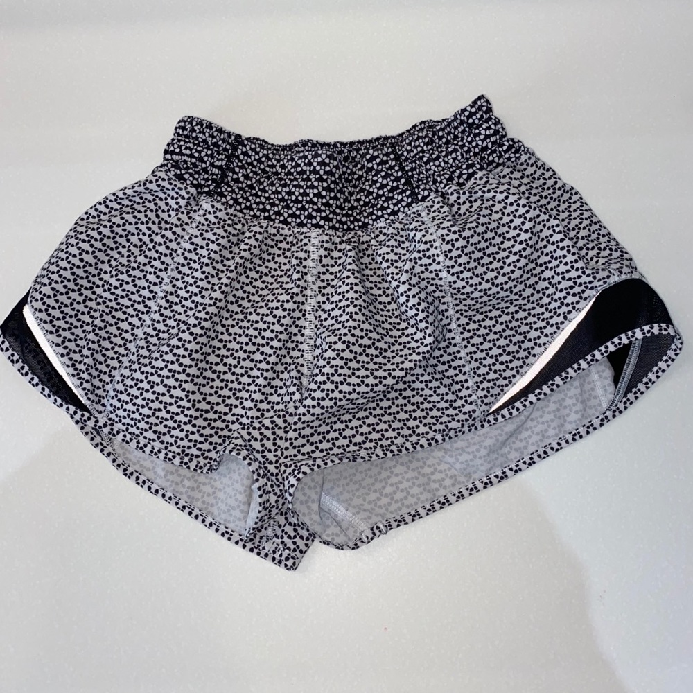 Lululemon Hotty Hot Short 2”